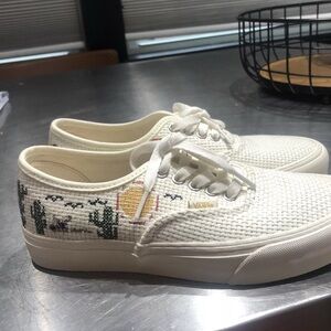 Custom Vans. Men’s 6.5/Womens 8. New!